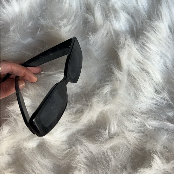 LIKE NEW | Women’s Black Acetate Sunglasses - Picture 4 of 5
